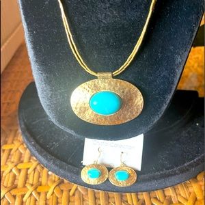 Turquoise and Goldtone pendant Necklace & earrings